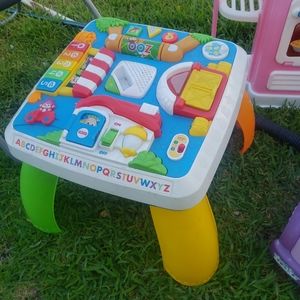 Fisher-Price Laugh and Learn around town learning table